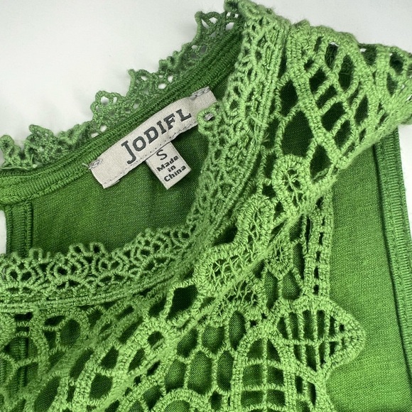 Women’s Boho Appliqué Tank - Picture 3 of 7